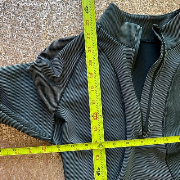 Lululemon Two-tone Ribbed Running Half Zip Black Gray  size M - Picture 10 of 11